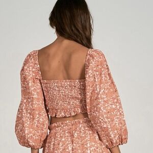 Elan Puff Sleeve Crop Top Medium Salmon Cinched Smocking Tie Front Blouse NWT